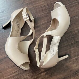 Taupe heels size 8.5